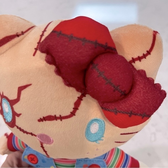 HELLO KITTY X CHUCKY Sanrio 10 Inch Plush Universal Parks Exclusive - Picture 3 of 10